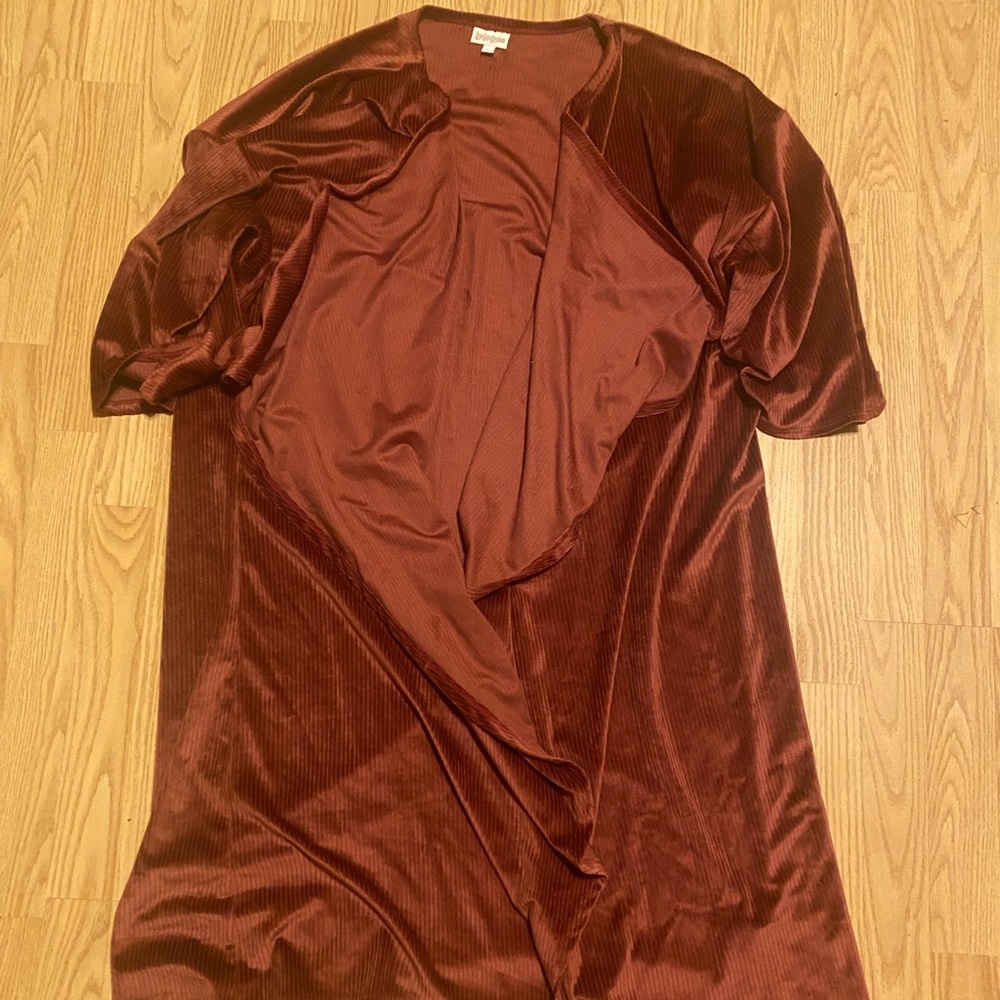 LuLaRoe dark rose red kimono sz L